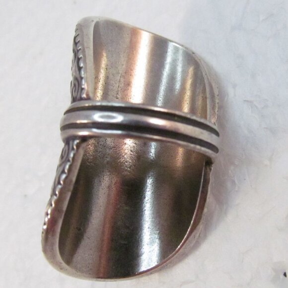 Ornate Swirl Full Finger Silver Plated Copper Ring with Black Cabochon - Picture 7 of 16